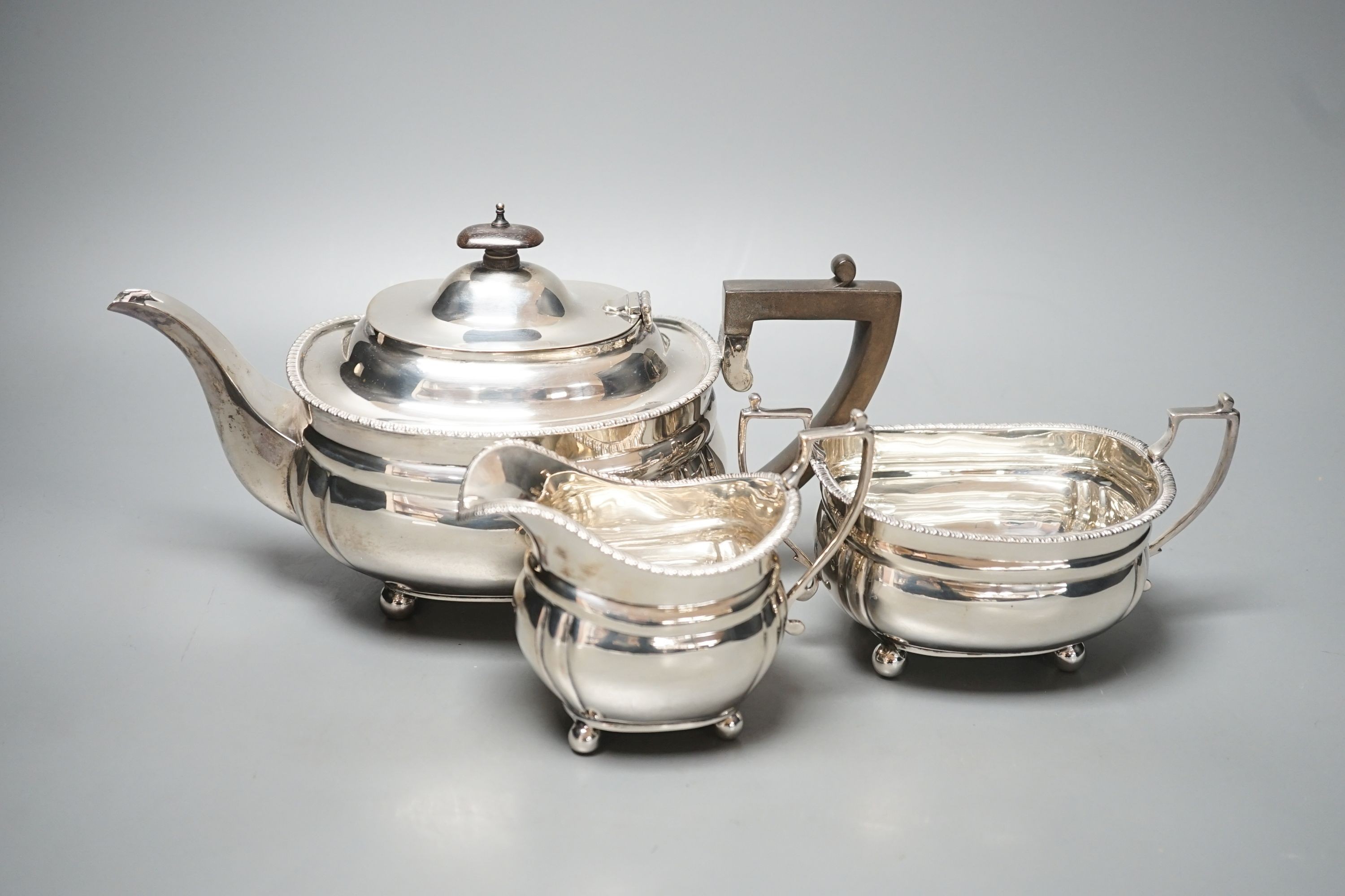A George V silver three piece tea set, Charles Stuart Harris & Son Ltd, London, 1917, gross 28oz.
